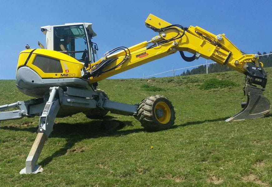 Menzi Muck M220 步履式挖掘机